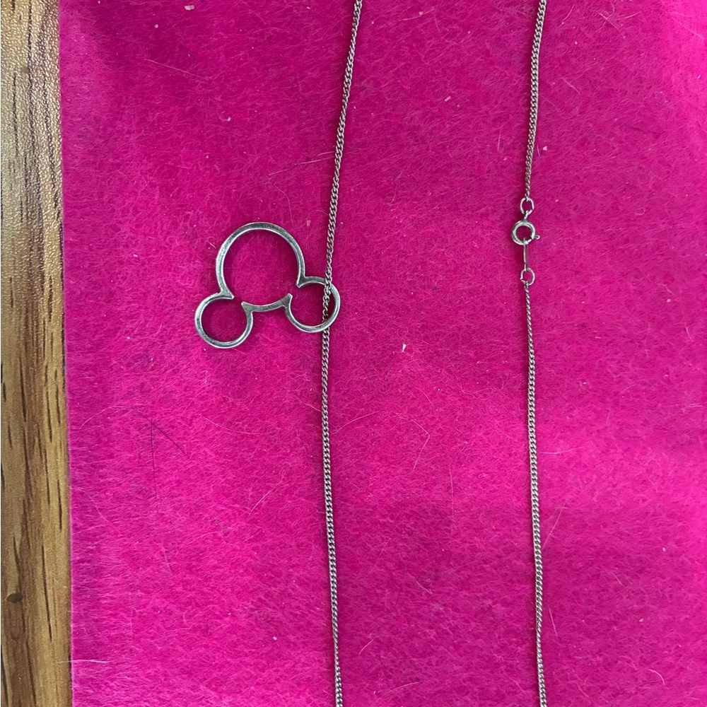 Elegant silver Necklace with Mickey Pendant - Picture 2 of 3